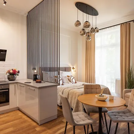 Morawskiego Near Old Town - Balcony & Ac By Downtown דירה קרקוב